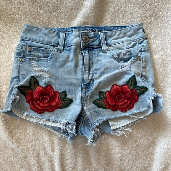 American Eagle Outfitters Pants - American eagle floral embroidered shorts Size 4